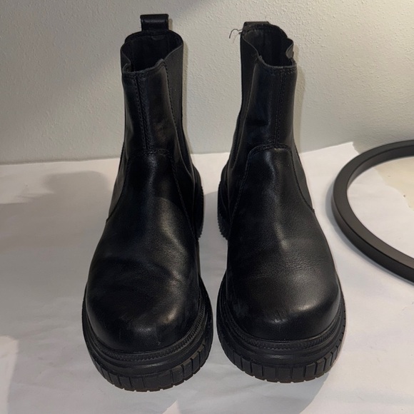 Used Sorel Women’s Black Leather Boots size 10 - Picture 1 of 7